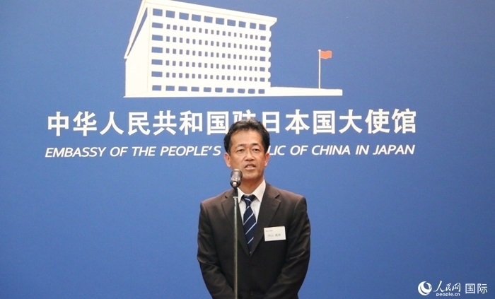 導(dǎo)師代表、東京大學(xué)教授內(nèi)山真伸發(fā)表致辭。人民網(wǎng) 許可攝