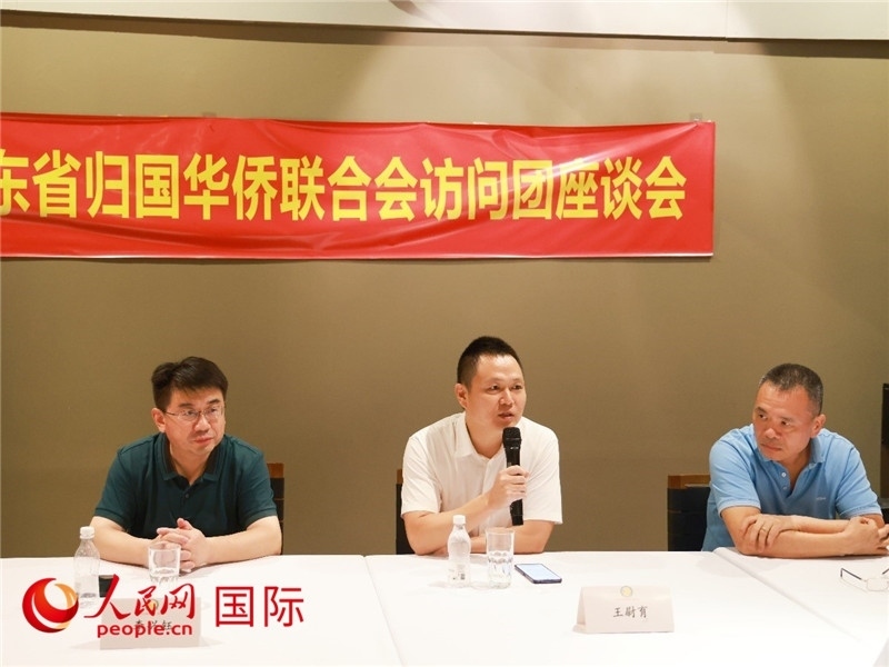 中國(guó)駐里約總領(lǐng)館副總領(lǐng)事王尉育（中）在座談會(huì)上致辭。人民網(wǎng)記者 陳海琪攝