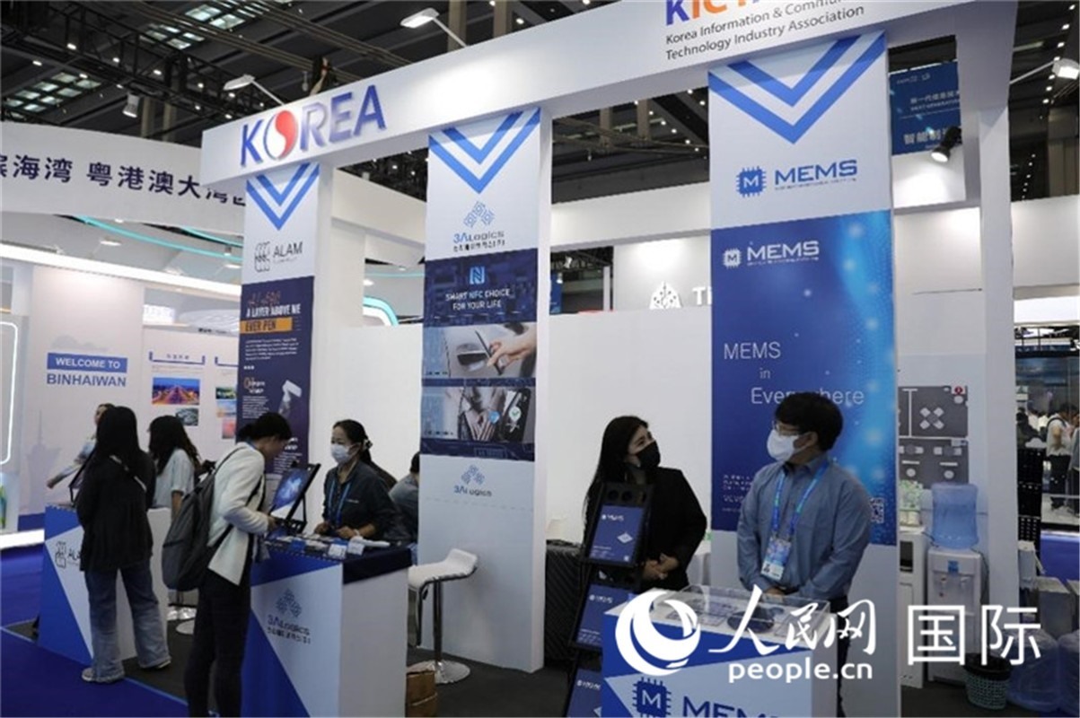 第二十五屆中國(guó)國(guó)際高新技術(shù)成果交易會(huì)15日在深圳開(kāi)幕，圖為韓國(guó)企業(yè)展臺(tái)（人民網(wǎng)記者 魯揚(yáng)攝）