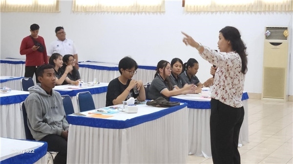 巴陵康孔子學(xué)院外方院長普拉巴介紹孔子學(xué)院情況。主辦方供圖