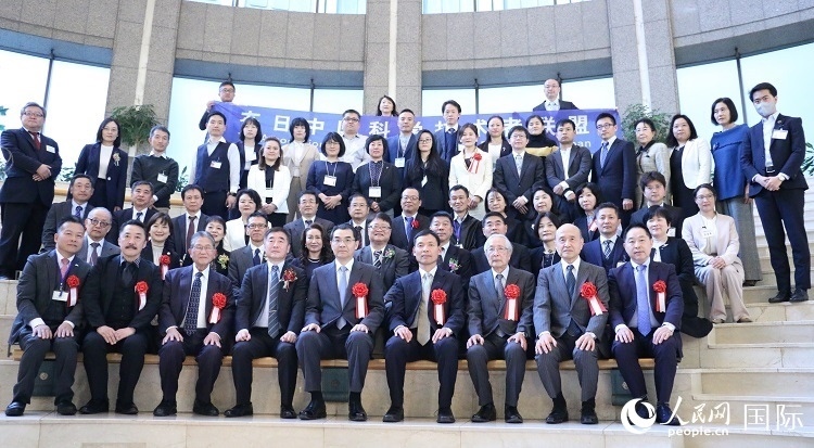 到場嘉賓與中國駐日本大使吳江浩合影留念。人民網(wǎng) 許可攝