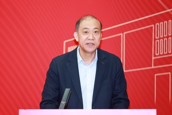 《教育踐悟錄》作者、中央財經(jīng)大學(xué)黨委書記何秀超。受訪者供圖