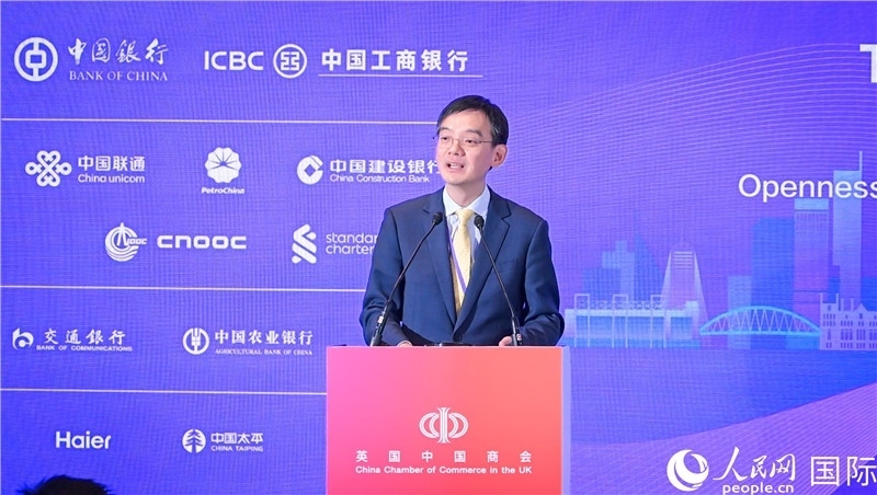 1. 英國中國商會(huì)會(huì)長、中國銀行倫敦分行行長方文建 致歡迎辭。郭錦標(biāo)攝_副本