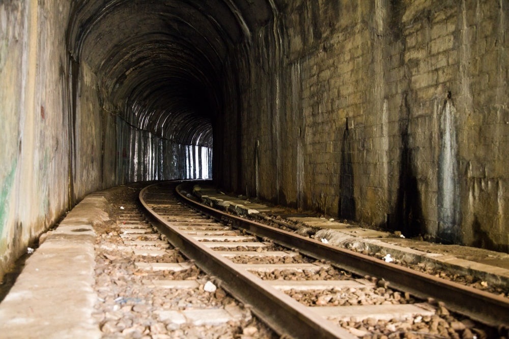 這是2013年3月22日拍攝的河口境內(nèi)的米軌鐵路。