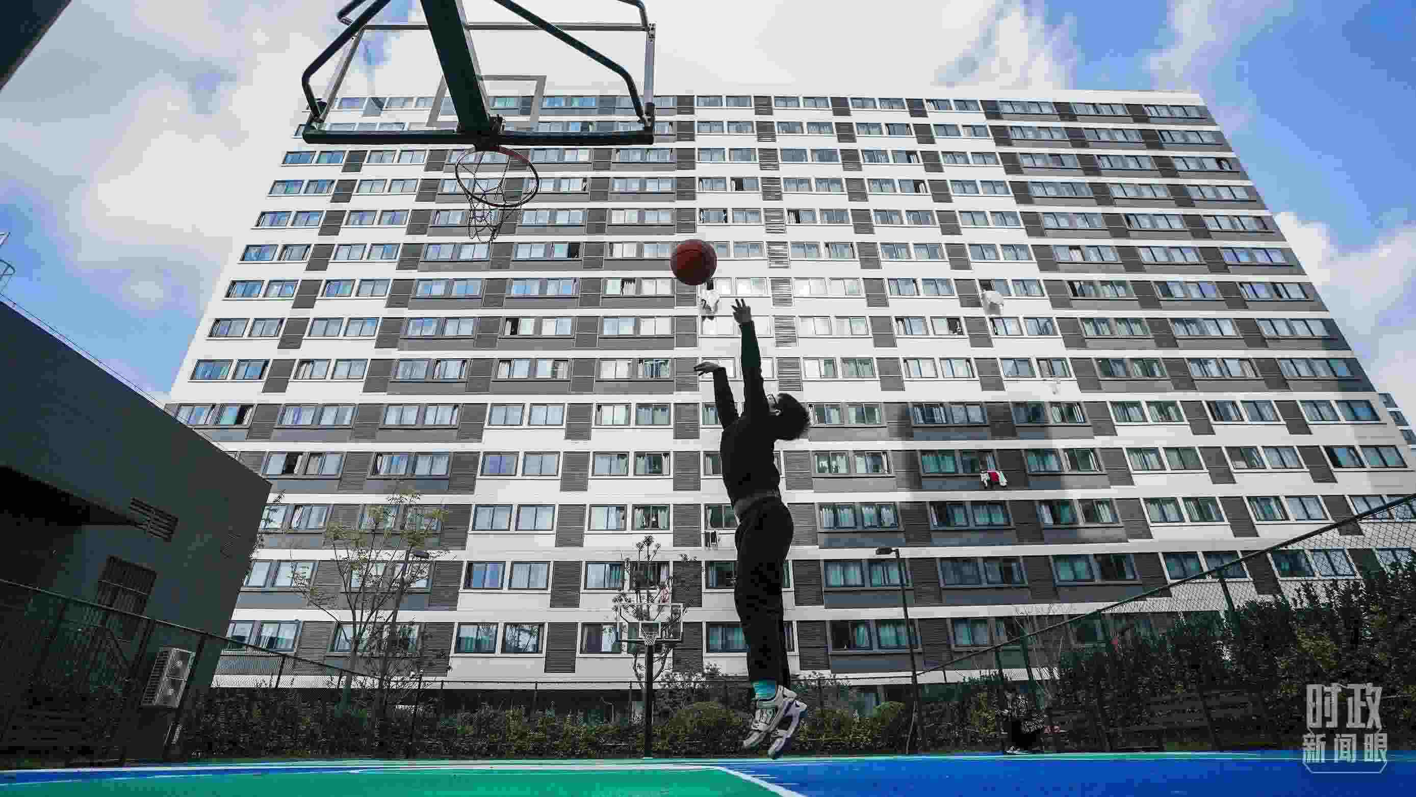 △上海市閔行區(qū)新時代城市建設(shè)者管理者之家。（總臺國廣記者李晉拍攝）