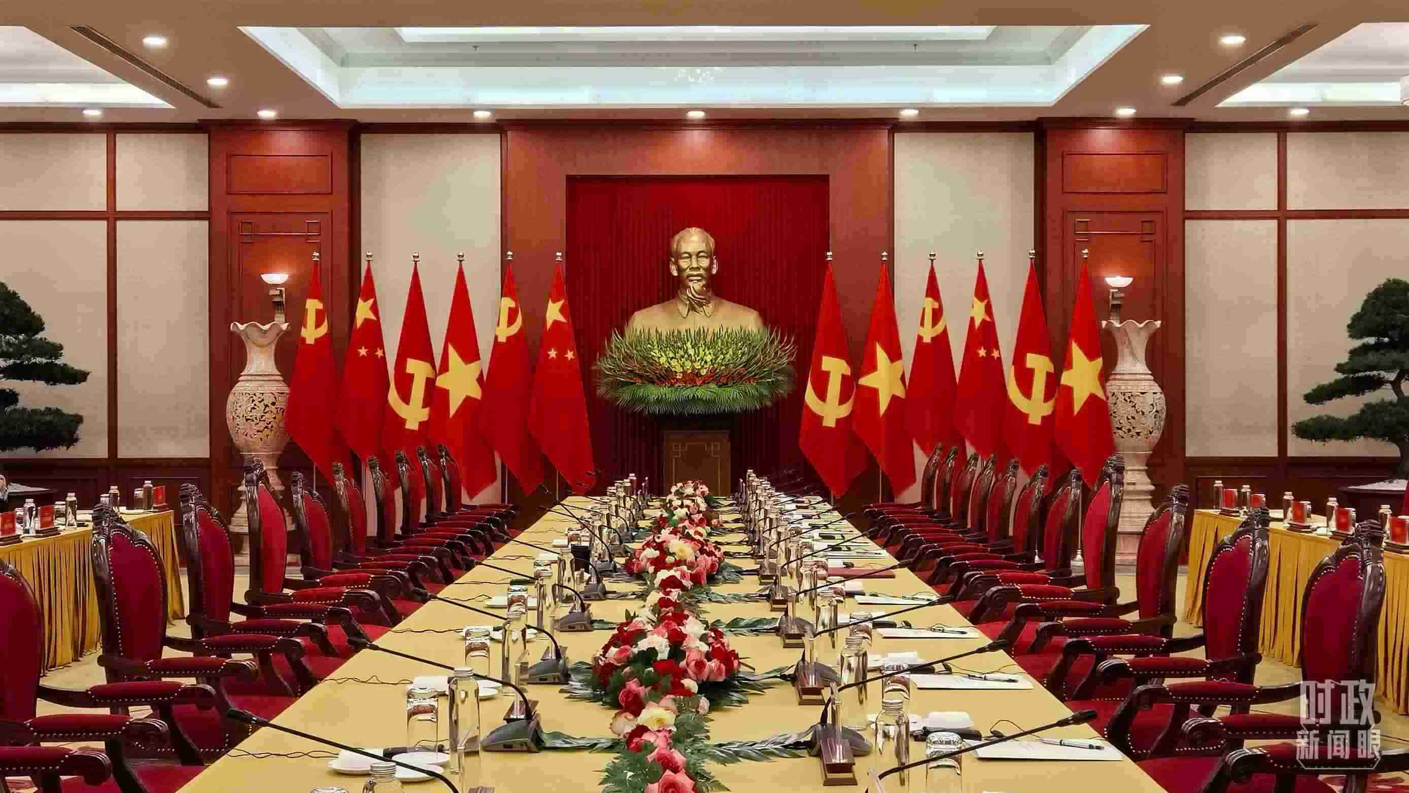 △當(dāng)?shù)貢r(shí)間12月12日下午，習(xí)近平在這里與阮富仲舉行會(huì)談，這是會(huì)談開(kāi)始前的場(chǎng)景。（總臺(tái)央視記者邢彬拍攝）