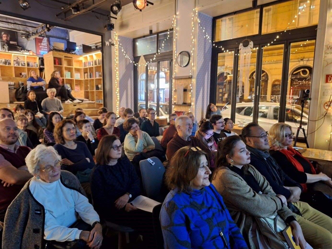 活動吸引了40余位當?shù)厥忻駞⑴c。摩爾多瓦尼·巴爾納巴斯攝