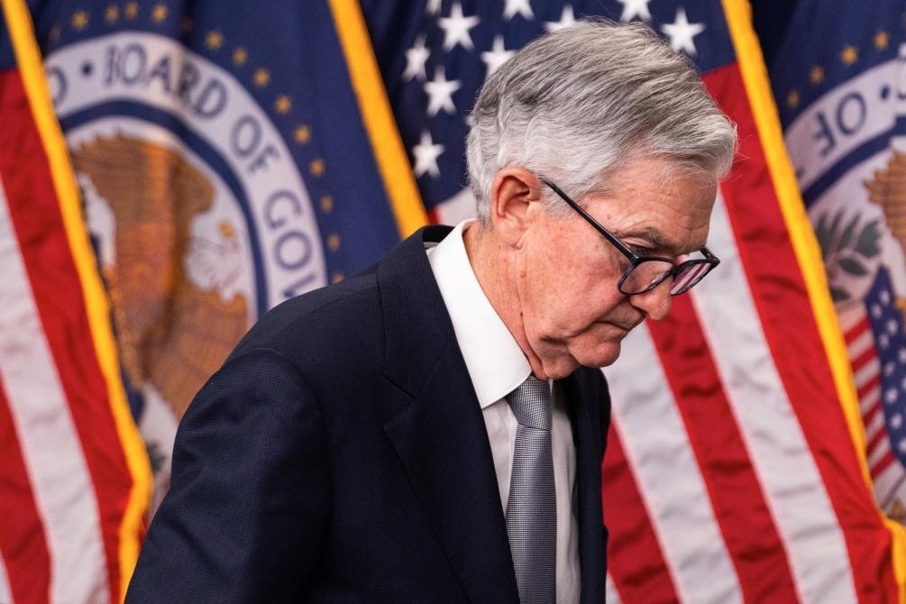 11月1日，美國(guó)聯(lián)邦儲(chǔ)備委員會(huì)主席鮑威爾在華盛頓出席記者會(huì)。新華社發(fā)（亞倫攝）