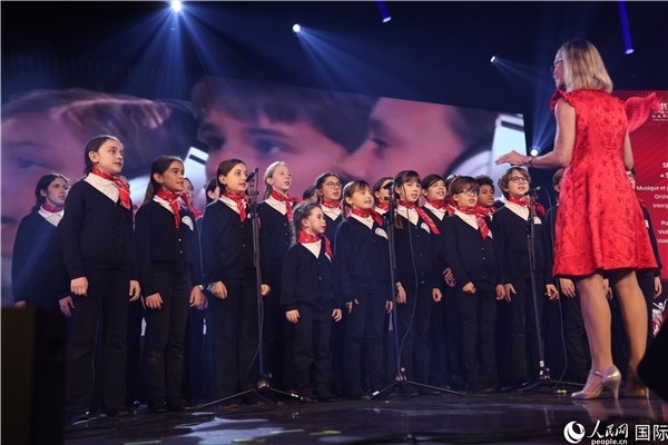 法國寶麗聲童聲合唱團演唱《假如我去中國》。人民網(wǎng)記者 尚凱元攝