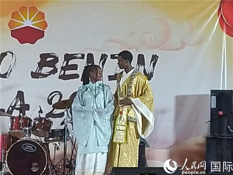 孔子學(xué)院的中國時裝秀表演。人民網(wǎng)記者 黃培昭攝