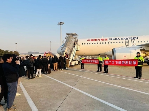 2024春運(yùn)第一天，東航4架C919大飛機(jī)全部投入商業(yè)運(yùn)營(yíng)。東航供圖