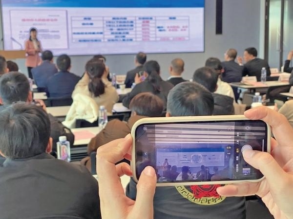 1月2日，“百團千企出海拓市場增訂單”行動啟動。蔣文廣 攝