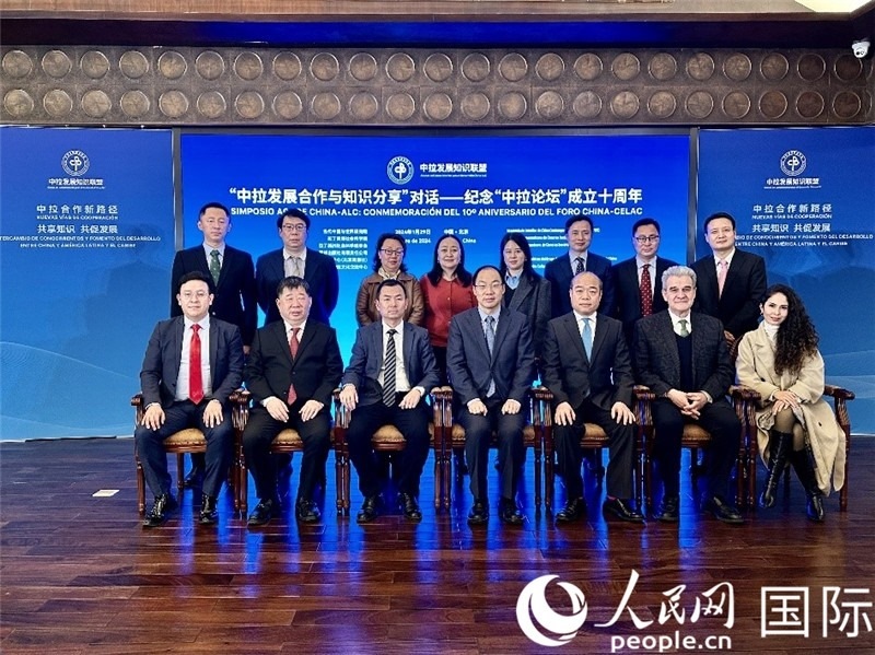 與會嘉賓合影留念。人民網記者 周雨攝