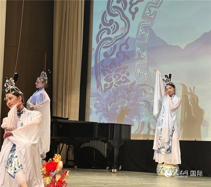 舞蹈《青花瓷》，表演者：德國中歐文化藝術交流協(xié)會