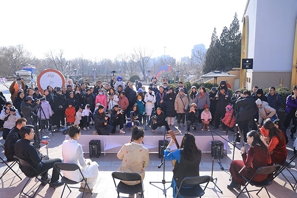 中國音樂學(xué)院“國樂快閃”演出。學(xué)校供圖