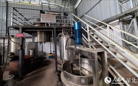 壩漆工業(yè)化量產(chǎn)設(shè)備。人民網(wǎng)記者 周雯攝