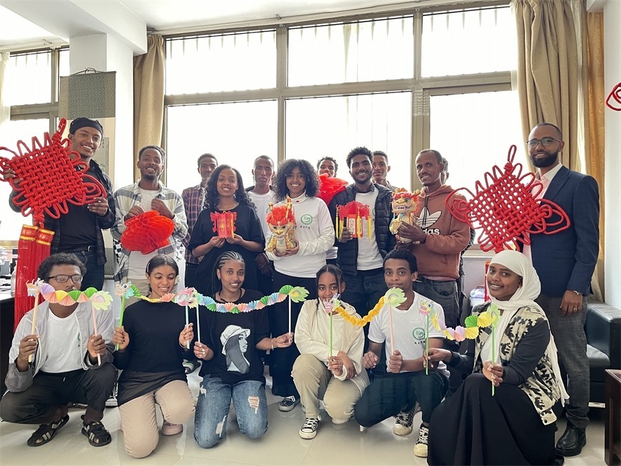 參加活動的學(xué)生合影。亞的斯亞貝巴大學(xué)孔子學(xué)院供圖