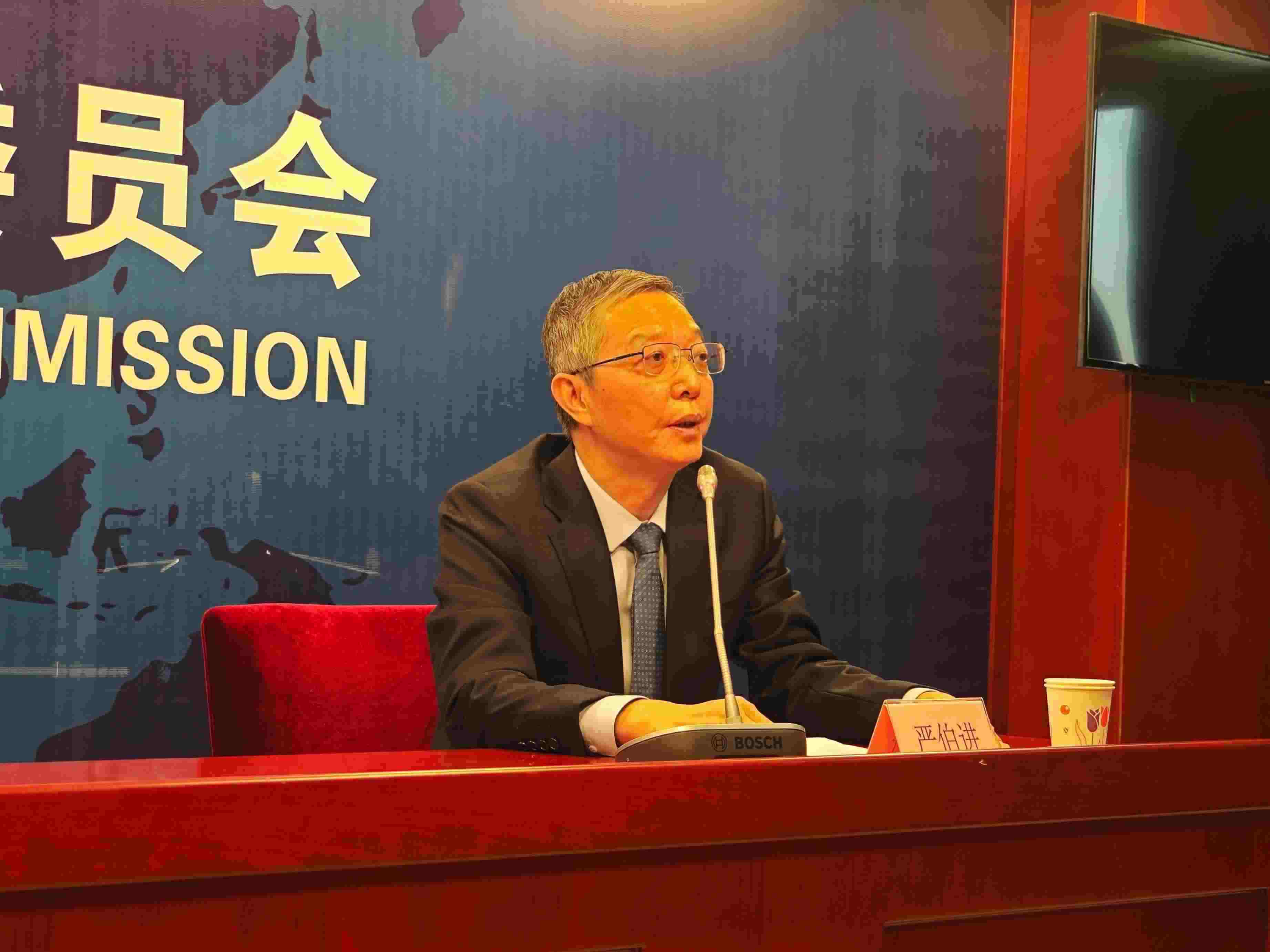 2月23日，嚴(yán)伯進(jìn)在證監(jiān)會例行新聞發(fā)布會現(xiàn)場。 人民網(wǎng) 黃盛 攝