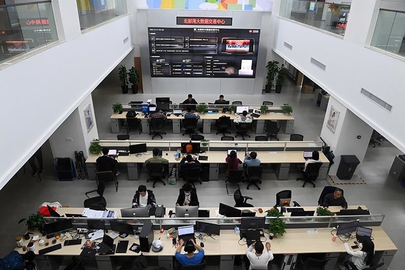 2023年12月12日，中國－東盟信息港股份有限公司員工在工作中。