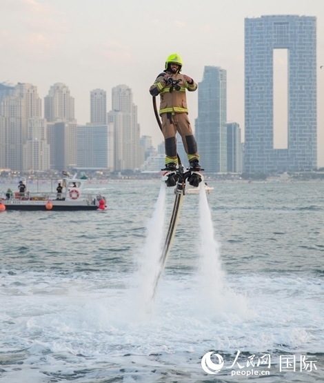 水上消防員。人民網(wǎng) 塔里克·易卜拉欣攝