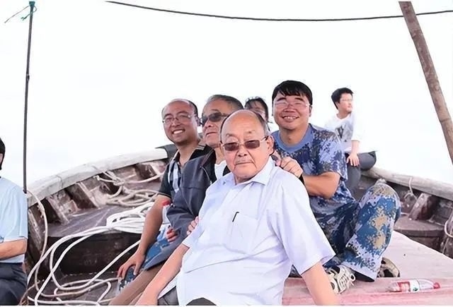 楊士莪院士參加海試。哈爾濱工程大學(xué)供圖