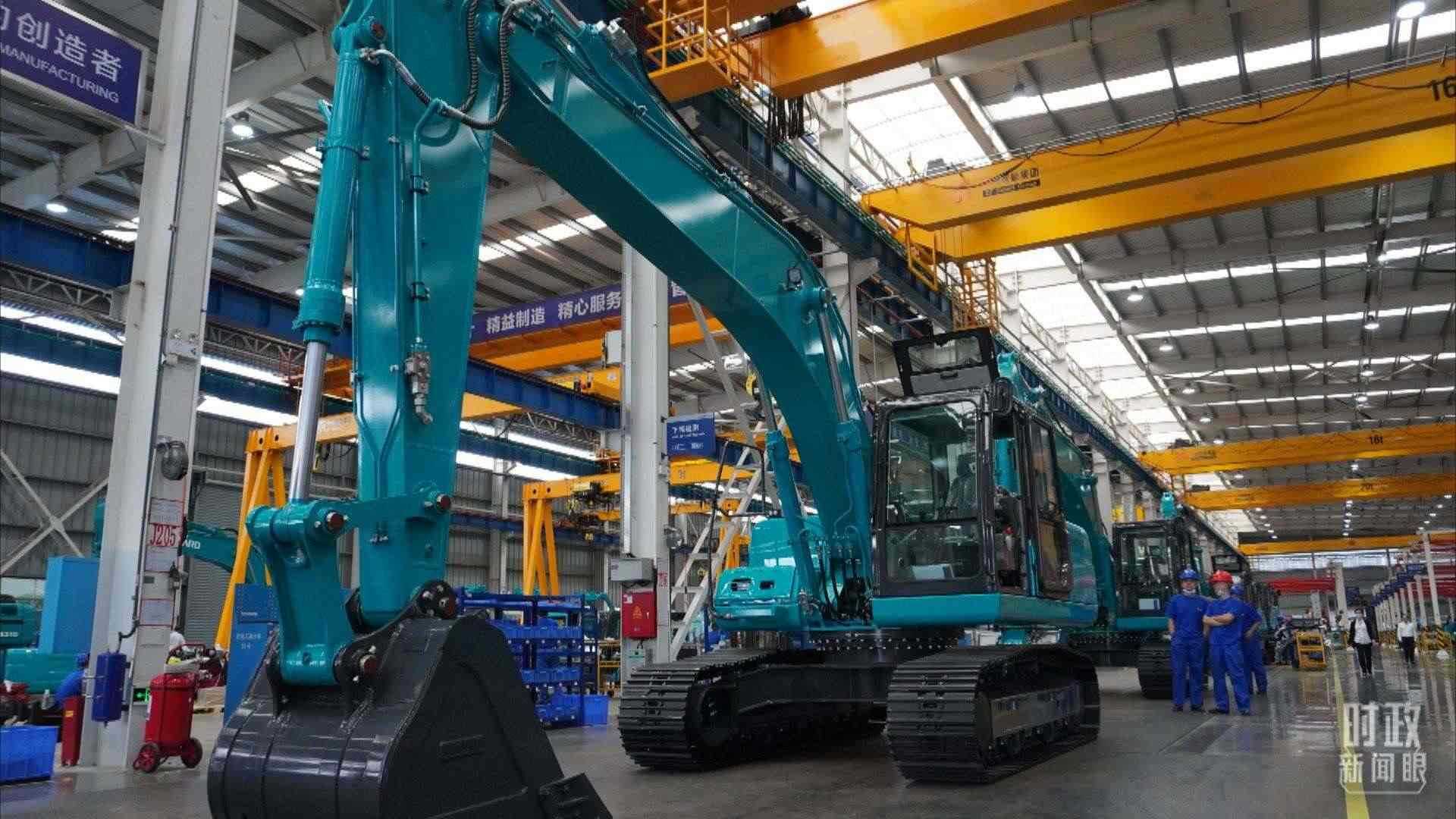 △這是山河智能大型挖掘機的組裝車間。2020年9月，習近平曾到此地考察。（總臺央視記者郭曉龍拍攝）