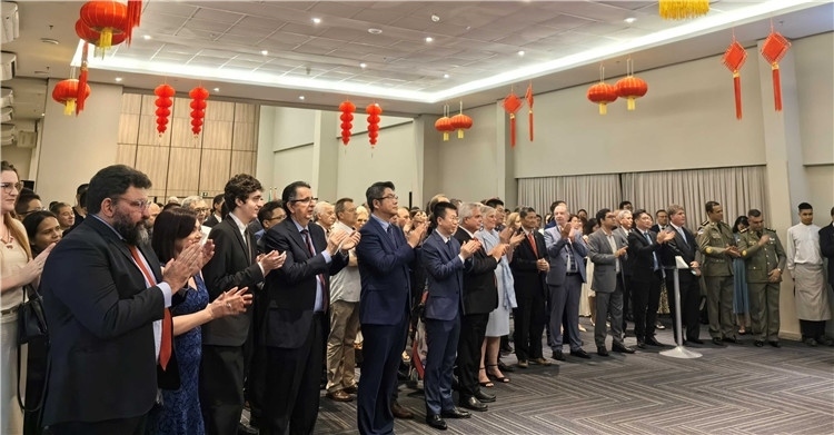 當(dāng)?shù)貢r(shí)間3月27日，中國(guó)駐累西腓新任總領(lǐng)事蘭和平舉行到任招待會(huì)。圖為招待會(huì)現(xiàn)場(chǎng)。中國(guó)駐累西腓總領(lǐng)事館供圖