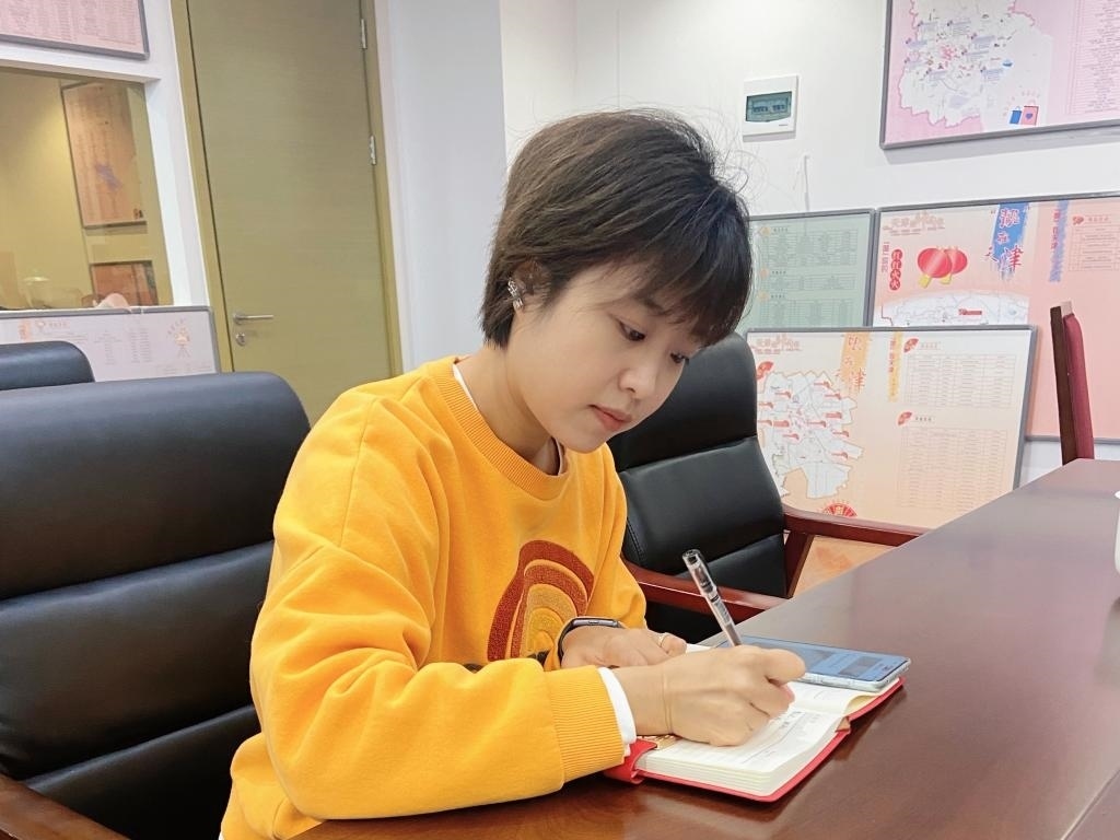 武麗潔在工作中。新華社發(fā)