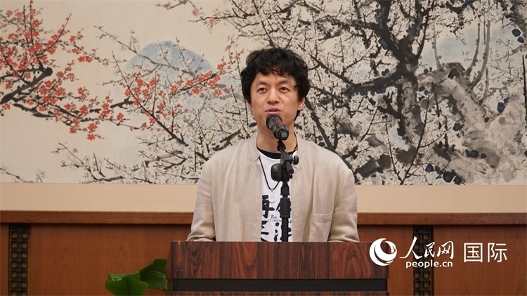 影片導演竹內亮致辭。人民網(wǎng) 蔣曉辰攝