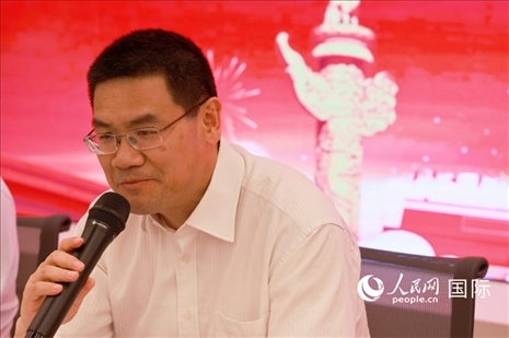 北京海外聯(lián)誼會(huì)會(huì)長(zhǎng)楊晉柏在座談會(huì)上致辭。人民網(wǎng)記者 陳海琪攝