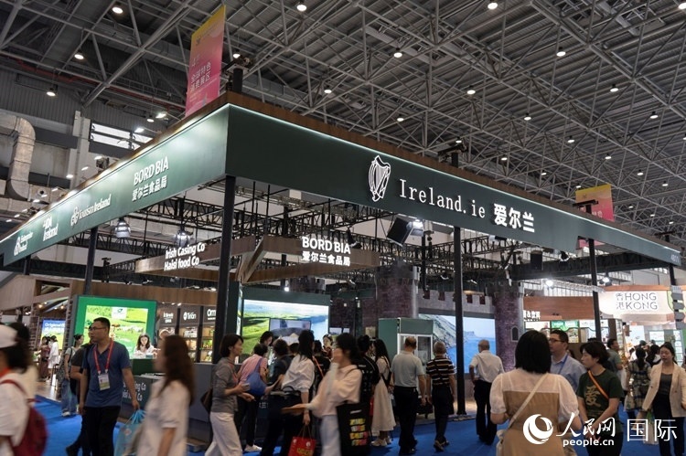 第四屆中國國際消費品博覽會愛爾蘭國家館。人民網(wǎng) 常沙攝