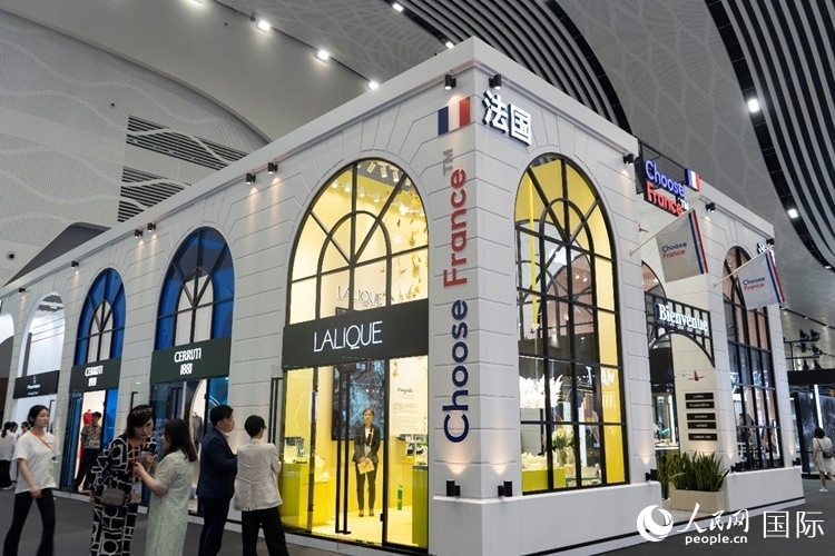 第四屆中國國際消費品博覽會法國國家館。人民網(wǎng) 常沙攝