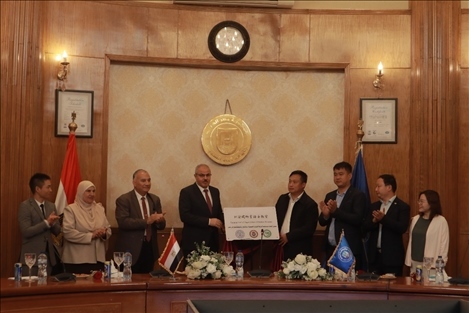 蘇伊士運河大學(xué)語音教室正式揭牌。蘇伊士運河大學(xué)孔子學(xué)院供圖