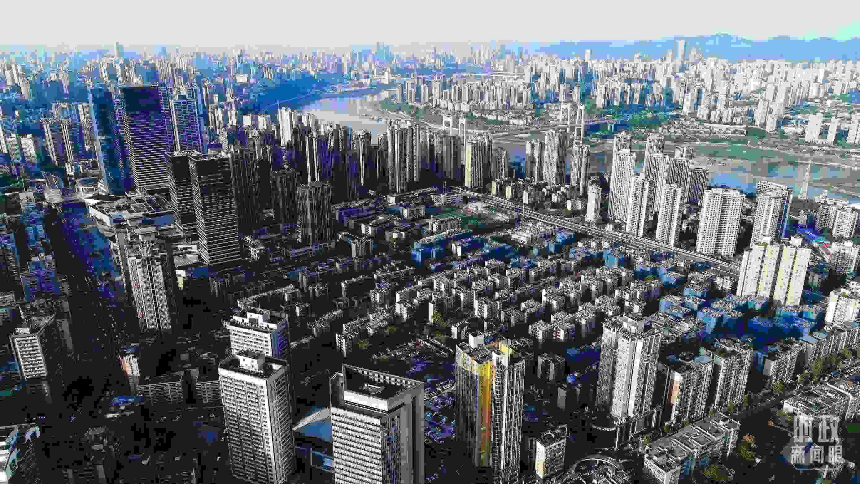 △俯瞰謝家灣街道民主村社區(qū)。（總臺記者謝鵬拍攝）