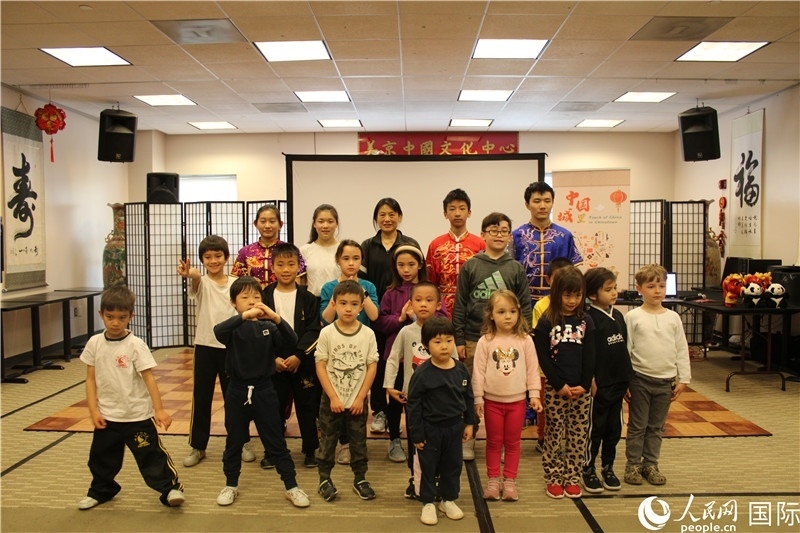 2、此次活動(dòng)是在美京中國文化中心舉辦的“中國城里品中國”系列文化活動(dòng)之一。 伊莎貝爾·羅德里格斯攝