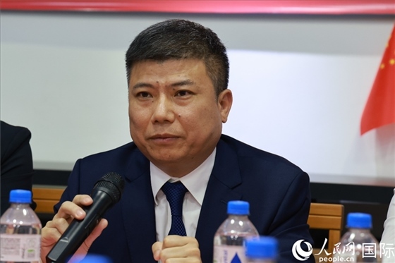 浙江省蘭溪市市委常委柳衛(wèi)東在座談會(huì)上致辭。人民網(wǎng)記者 陳海琪攝