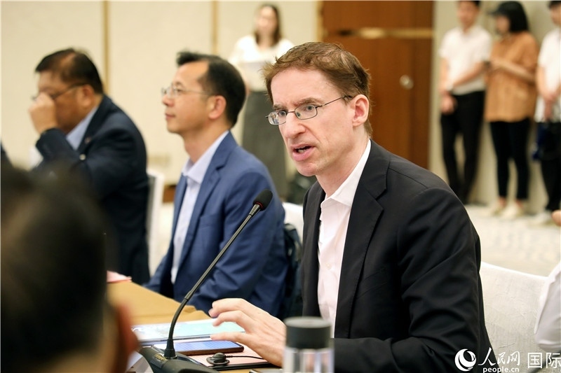 德國駐廣州總領(lǐng)事魯彥在產(chǎn)業(yè)對接會上發(fā)言。人民網(wǎng)記者趙益普攝