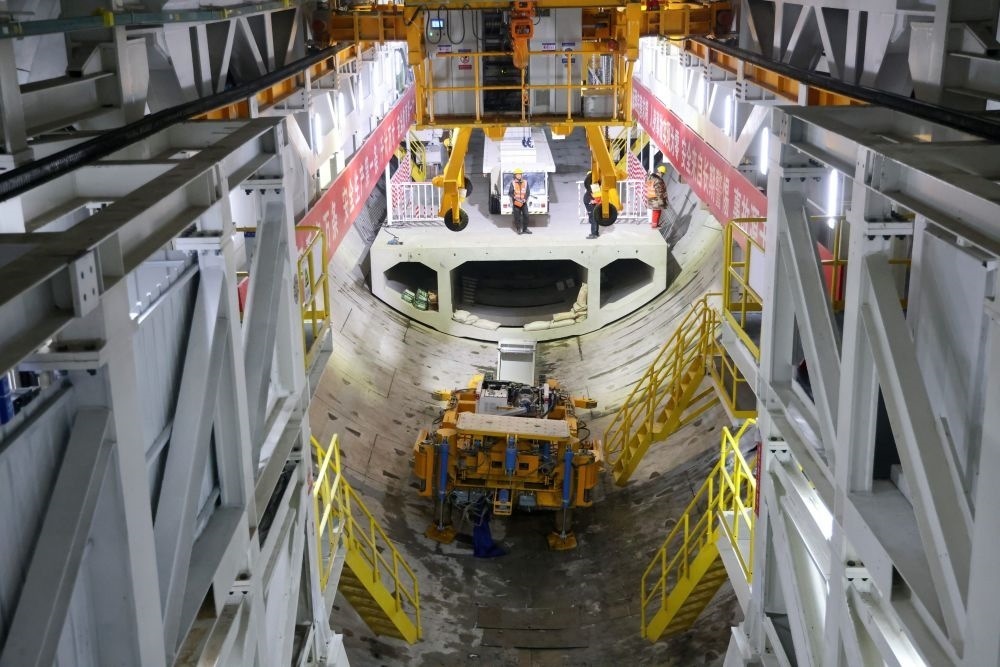 2024年2月16日，中鐵十四局集團(tuán)的建設(shè)者在京唐城際鐵路運(yùn)潮減河隧道施工。新華社記者 邢廣利 攝