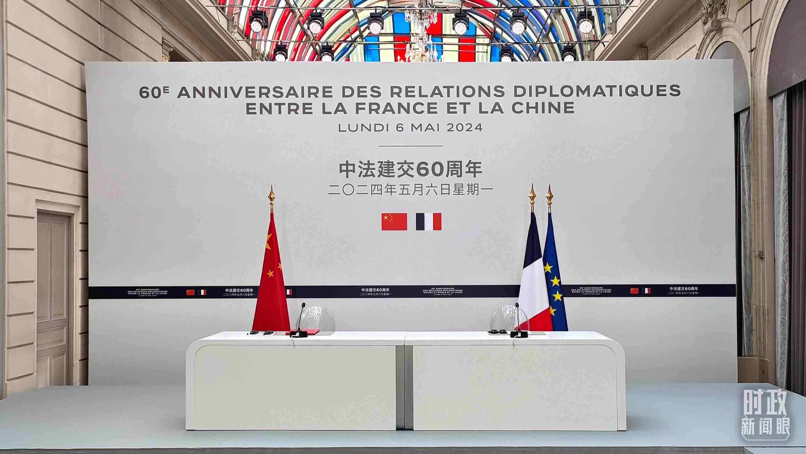 △習主席在巴黎愛麗舍宮同馬克龍總統(tǒng)會談后共同會見記者，這是會見開始前的現(xiàn)場。（總臺央廣記者劉會民拍攝）