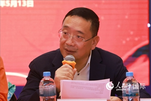 巴西文協(xié)主席上官建峰在座談會(huì)上致辭。人民網(wǎng)記者 陳海琪攝