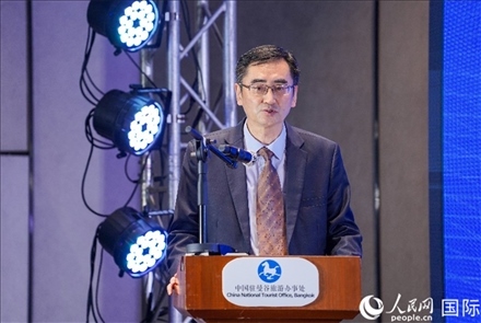 曼谷中國文化中心兼中國駐曼谷旅游辦事處主任闕小華發(fā)表演講。（普拉維攝）