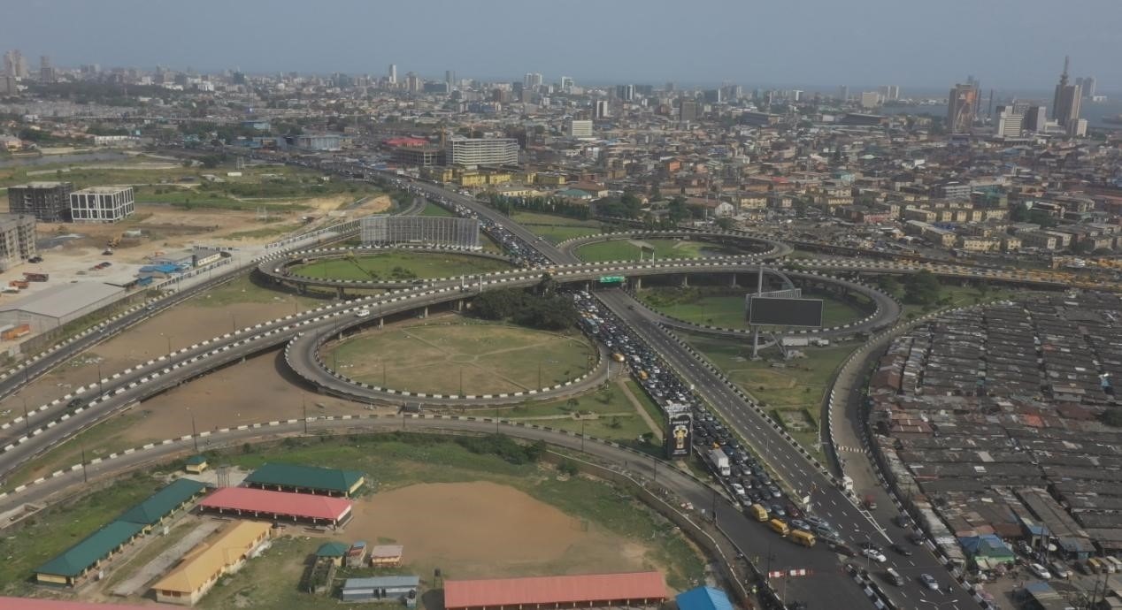 新修復(fù)的尼日利亞拉各斯三號(hào)橋鳥(niǎo)瞰圖。中國(guó)土木尼日利亞有限公司供圖