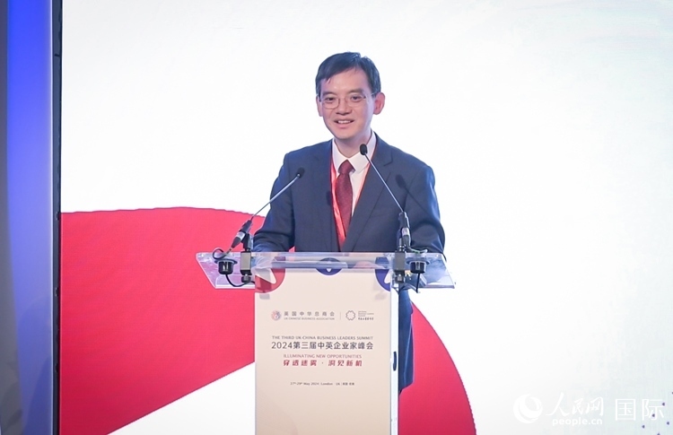英國(guó)中國(guó)商會(huì)會(huì)長(zhǎng)、中國(guó)銀行倫敦分行行長(zhǎng)方文建致辭。人民網(wǎng) 郭錦標(biāo)攝