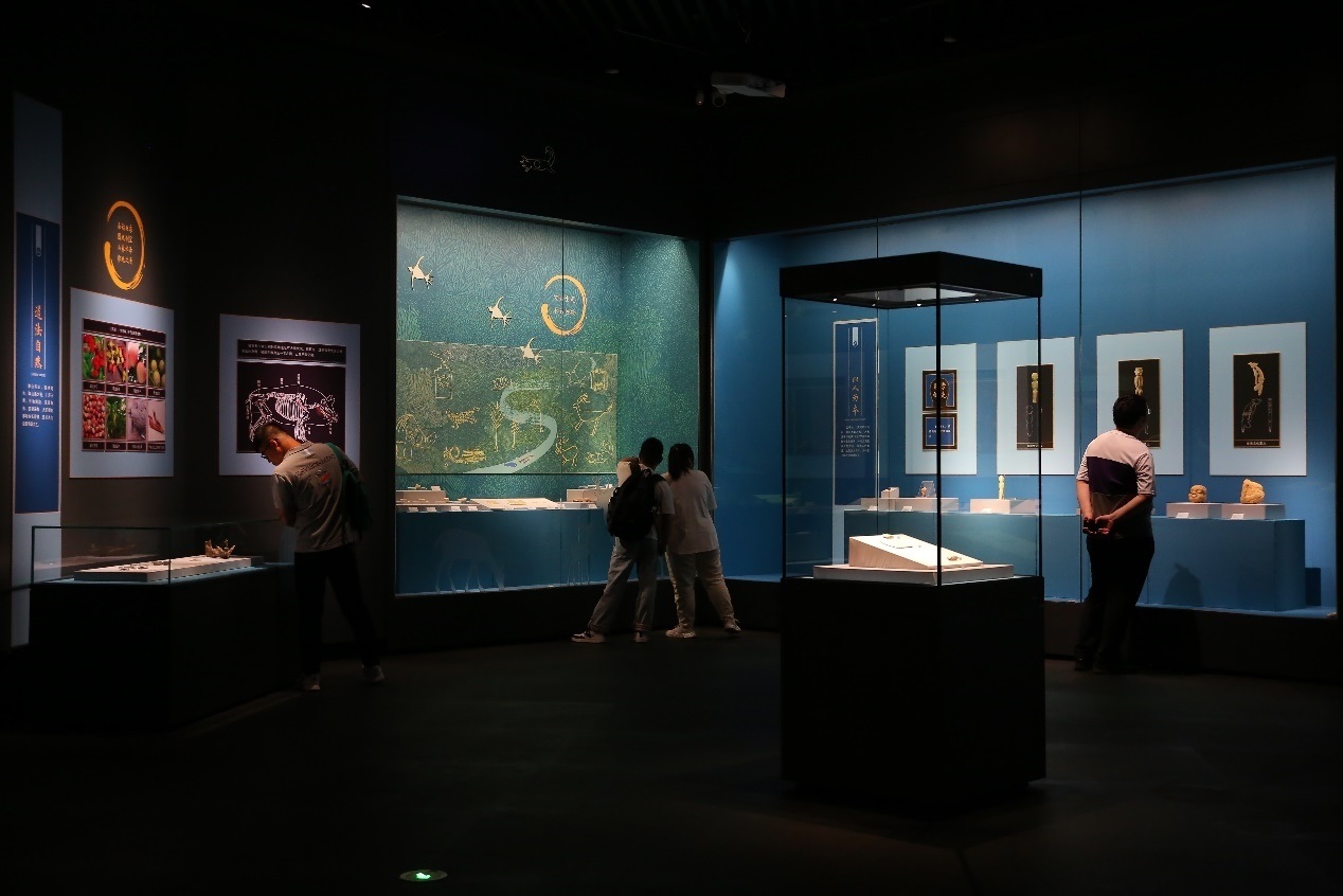 觀眾正在參觀展覽。國(guó)家文物局供圖