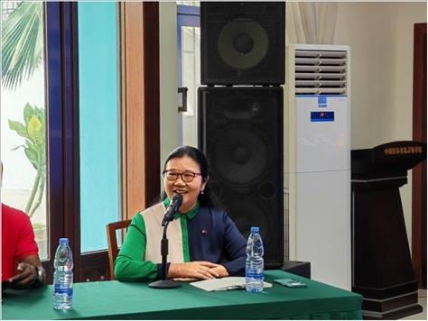 中國駐拉各斯總領(lǐng)館嚴(yán)宇清在與“拉各斯論壇之青年對話”開放日活動(dòng)上致辭 駐拉各斯總領(lǐng)館供圖