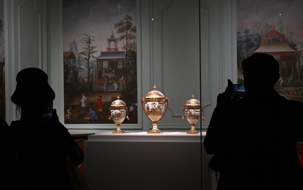 4月1日，觀眾在北京故宮參觀“紫禁城與凡爾賽宮——17、18世紀(jì)的中法交往”展覽。新華社記者金良快攝