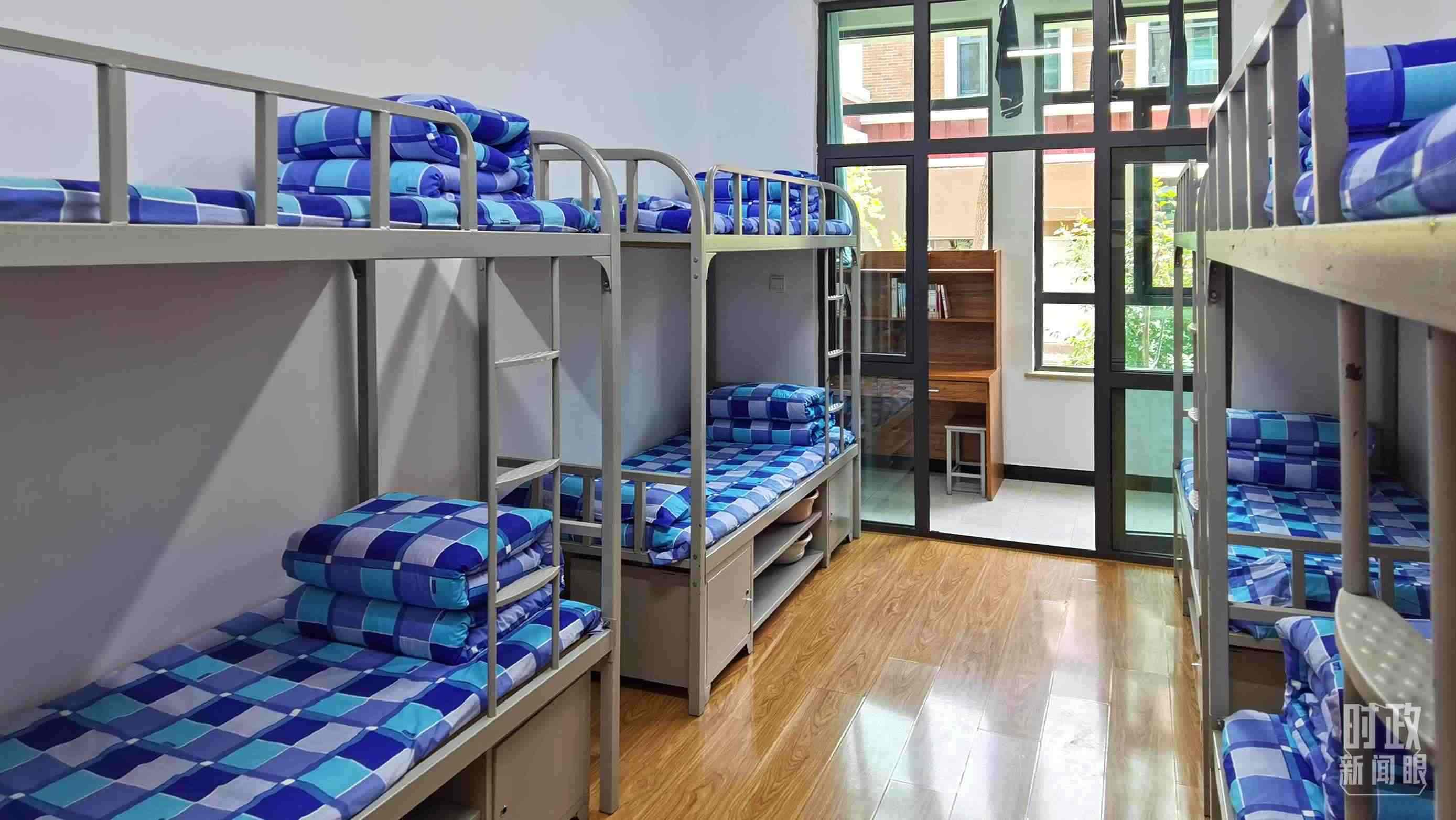 △果洛西寧民族中學(xué)宿舍樓。（總臺央視記者郭鴻拍攝）