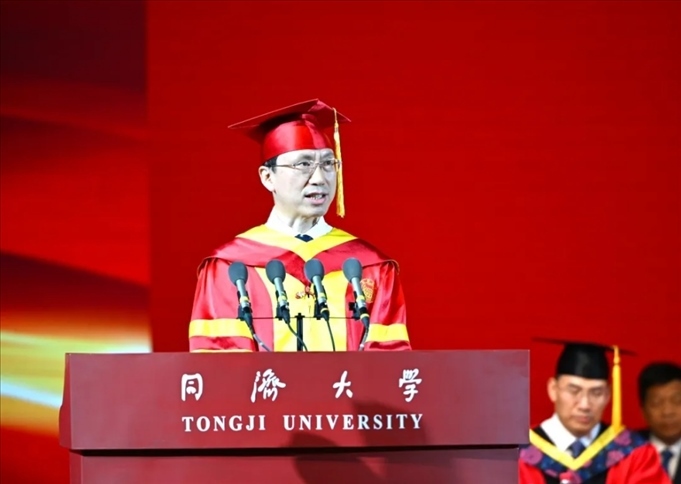 同濟大學(xué)校長、中國工程院院士鄭慶華