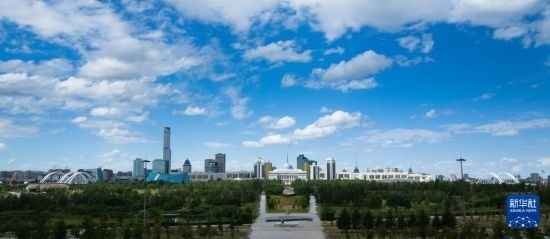 這是7月1日拍攝的哈薩克斯坦首都阿斯塔納的天際線。新華社記者 王建華 攝