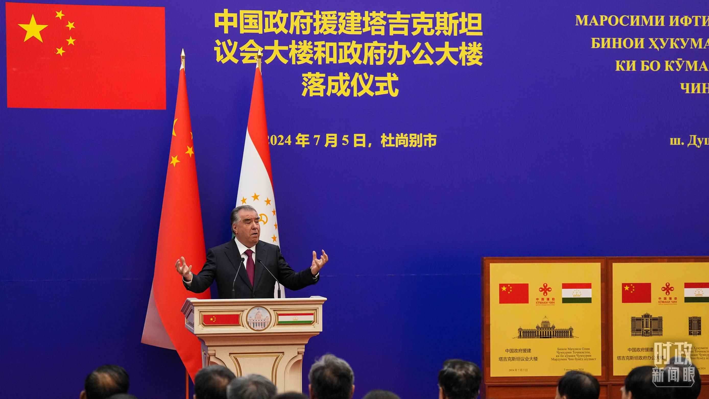 △拉赫蒙總統(tǒng)在落成儀式現(xiàn)場(chǎng)。（總臺(tái)記者李晉拍攝）